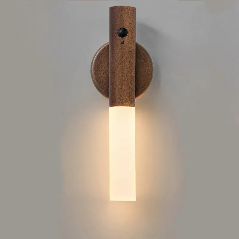 applique murale bois led installee dans un escalier, luminaire mural design compatible applique tete de lit