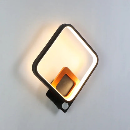 Applique murale cuisine LED allumée avec lumière chaude, éclairage mural décoratif