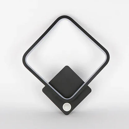 Applique murale cuisine LED noire sur fond clair, design moderne