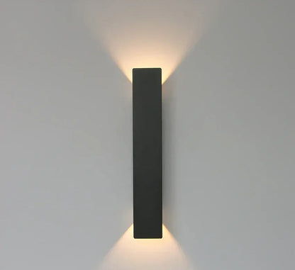 Applique murale design LED noire allumée, lampe murale moderne