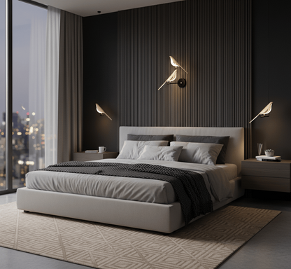 Applique murale dorée LED dans une chambre moderne, lampe murale décorative