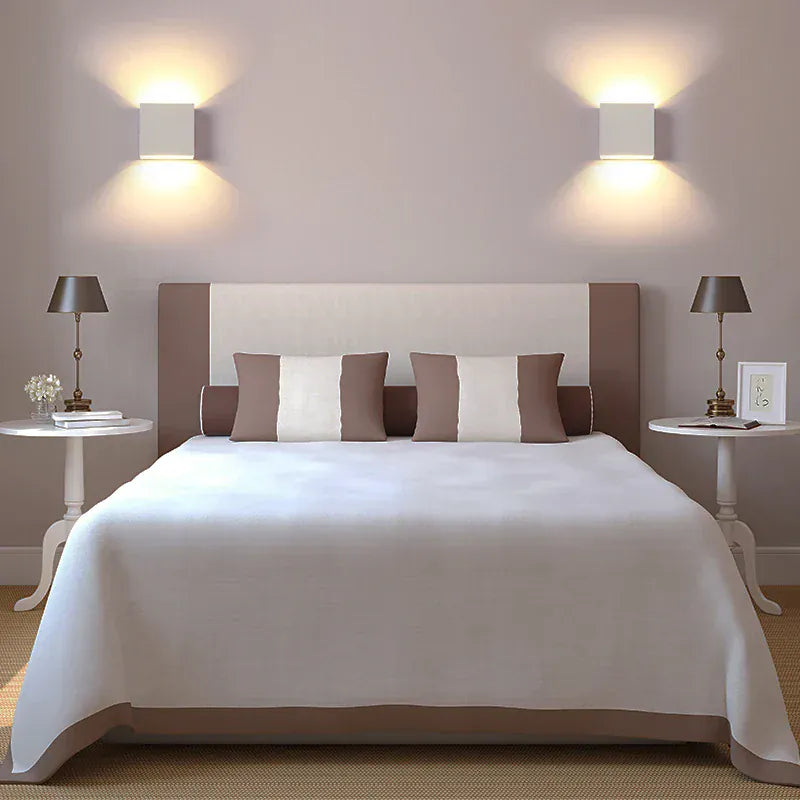 Lot de deux appliques murales LED cubiques blanches, éclairage mural moderne intérieur
