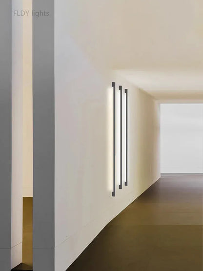 Applique murale LED installée dans un couloir moderne