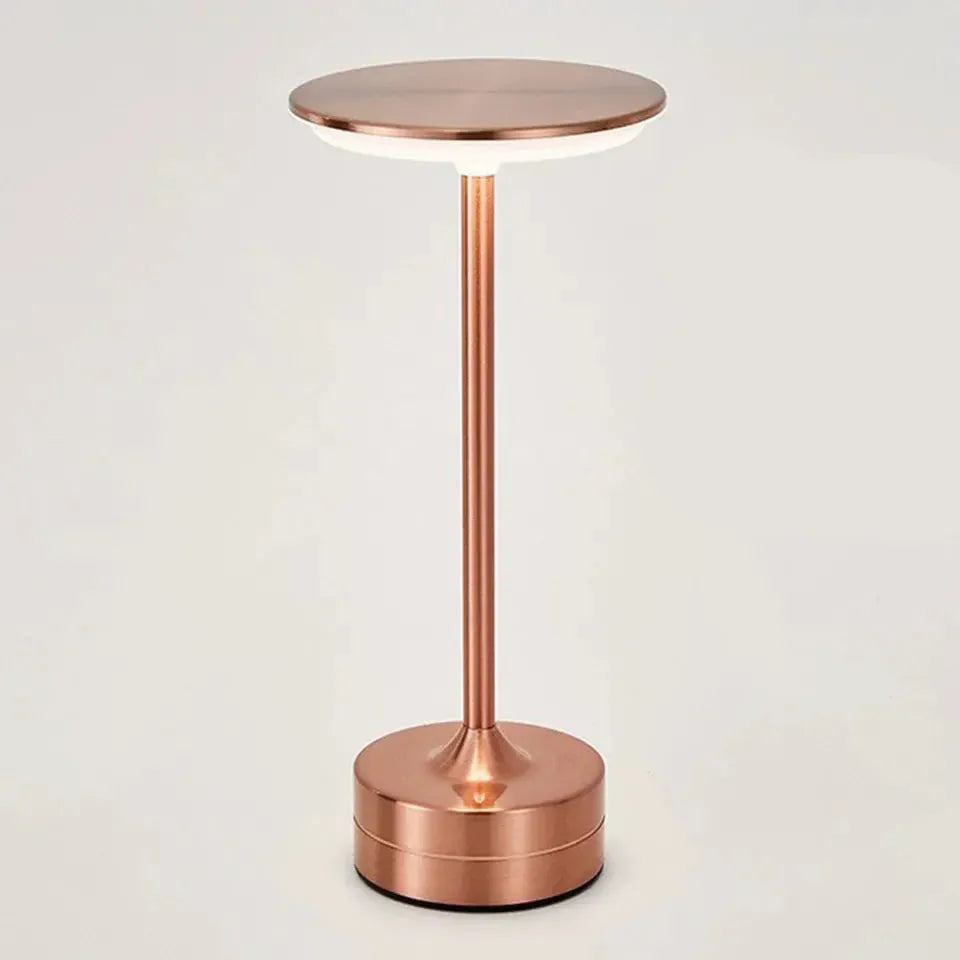 Lampe de bureau LED rose élégante, design minimaliste pour décoration moderne et éclairage doux.