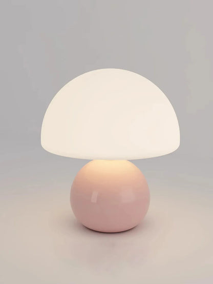 Lampe champignon design rose sur fond blanc, éclairage LED décoratif et moderne.