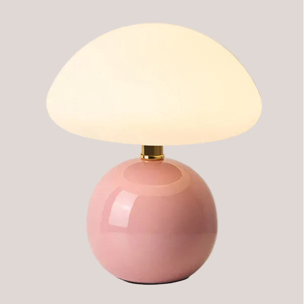 Lampe champignon design rose pâle sur fond neutre, éclairage LED moderne pour ambiance cosy.