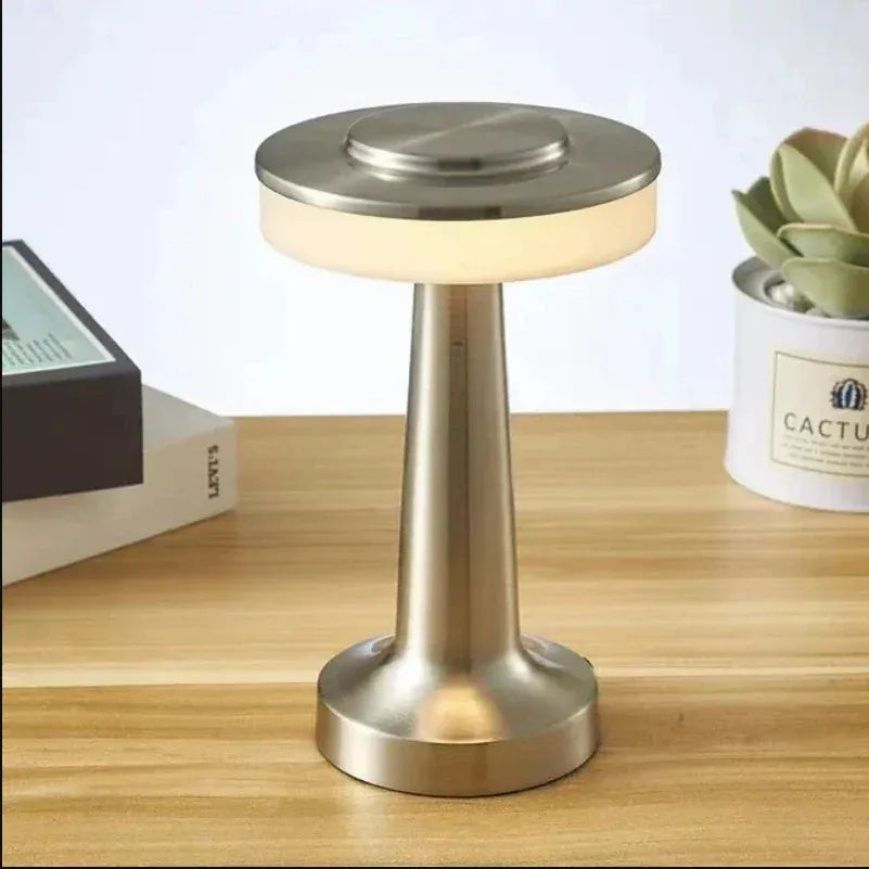 Lampe de chevet tactile LED coloris argent design moderne