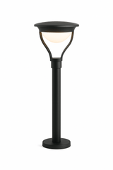 Lampe solaire extérieur sur pied moderne vue sur fond blanc