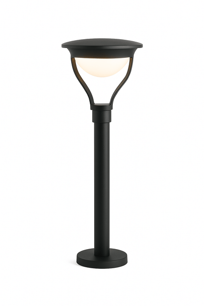 Lampe solaire extérieur sur pied moderne vue sur fond blanc