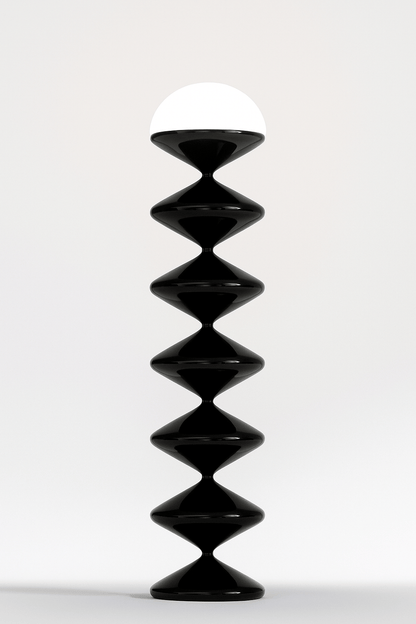 Lampe sur pied design sculpturale blanche, éclairage décoratif moderne pour salon ou chambre.