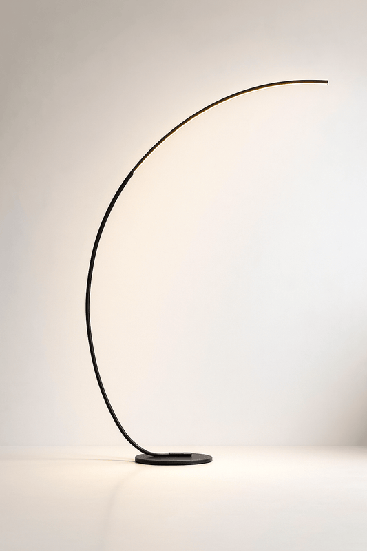 Lampe sur pied salon LED design arc moderne, éclairage élégant pour intérieur contemporain