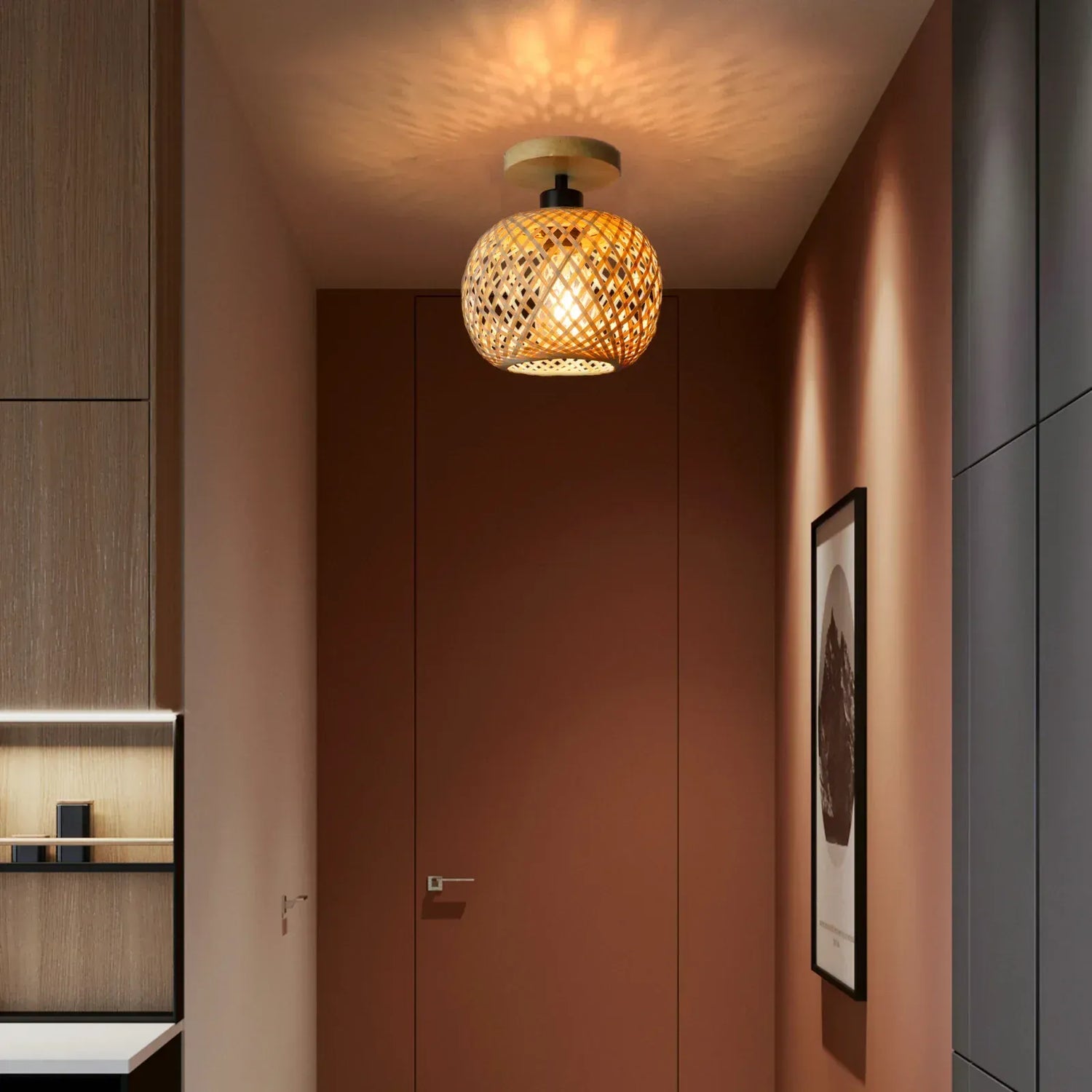 Luminaire en bois suspendu dans une entrée, ambiance chaleureuse et naturelle