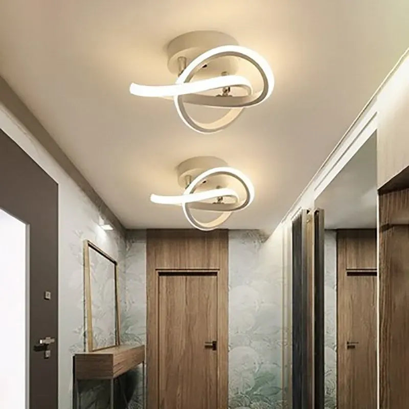 Luminaire plafond LED design dans un couloir – éclairage moderne pour intérieur.
