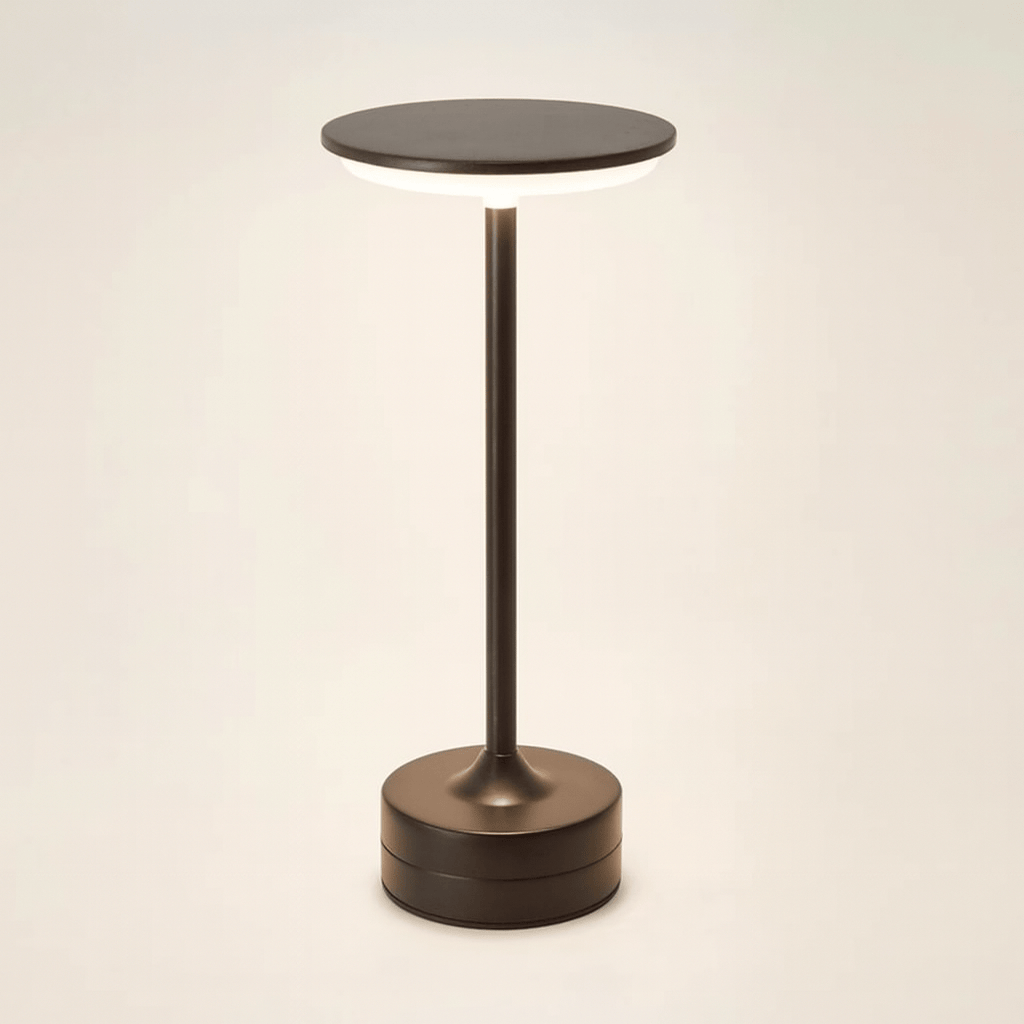 Lampe de bureau LED noir moderne, style épuré idéal pour bureau ou salon.