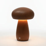 Lampe champignon en bois avec lumière chaude sur fond blanc, lampe LED rechargeable au style naturel.